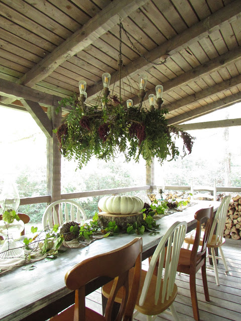 fall-home-tour-porch-tablescape-outdoor-chandelier-11-hood-creek-log-cabin